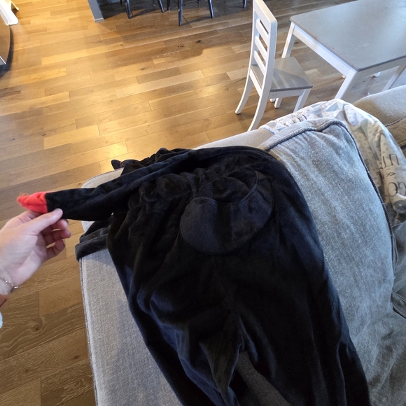 Kids Black and Red Costume - Picture 6 of 6